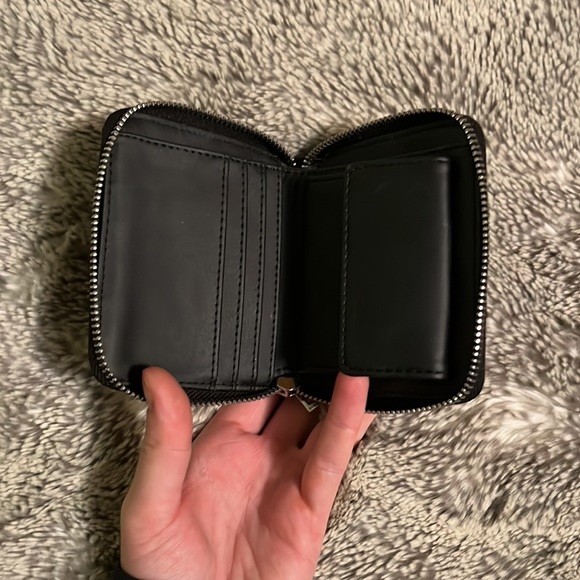Guess black wallet- new - Picture 3 of 4